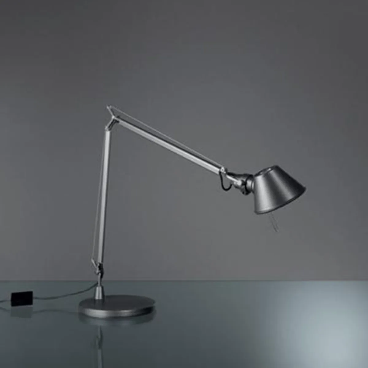 Hot Tolomeo Midi Tavolo LED mit Fuß Schlafzimmer|Tischleuchten