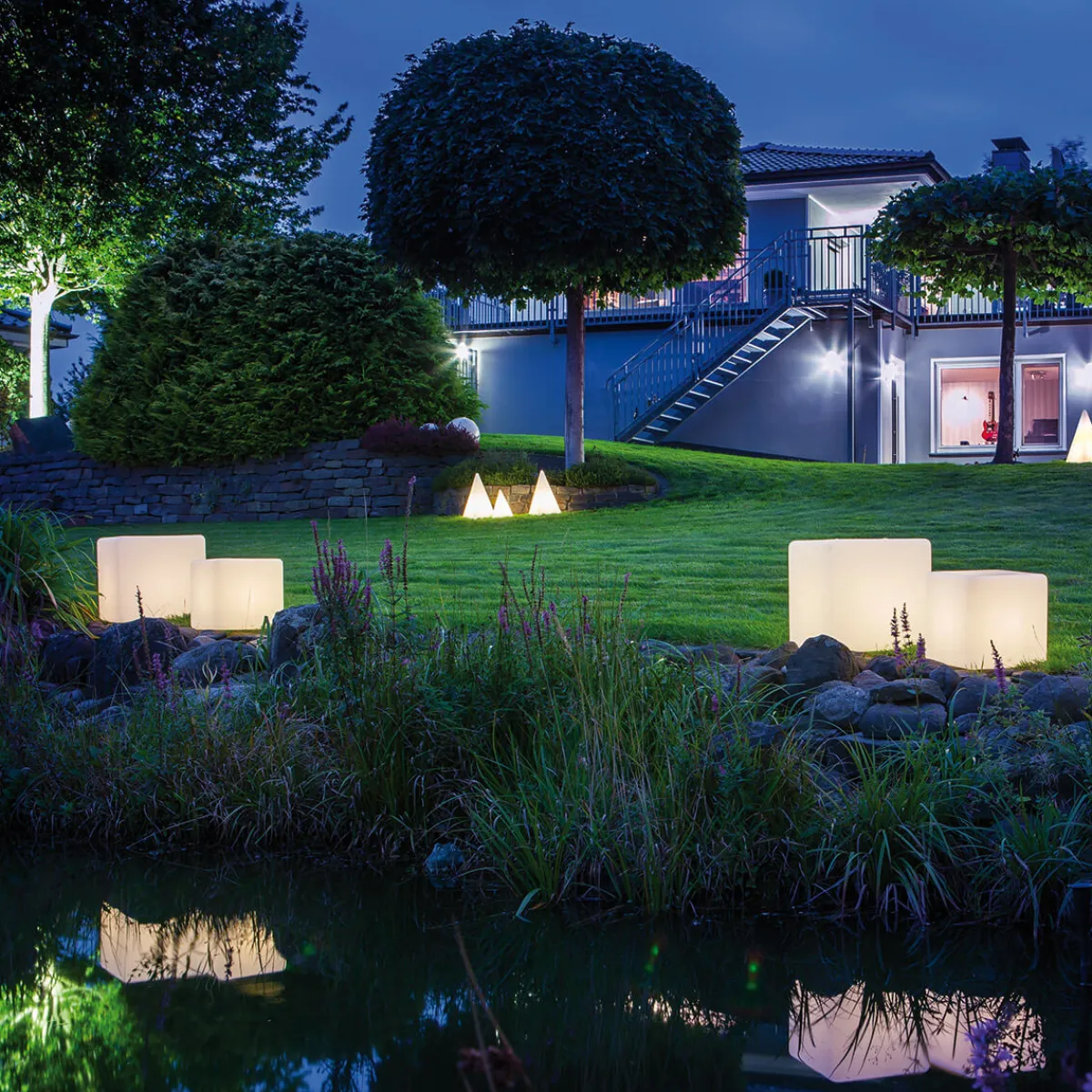 Würfel CCT-LED Außenleuchte mit ZigBee Stehleuchten|Terrassen