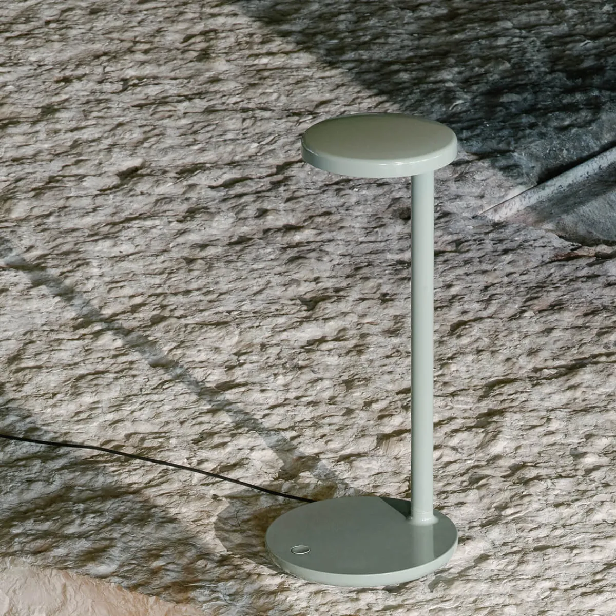 New Oblique Qi LED Tischleuchte Gadgets & Technik|Hotellerie