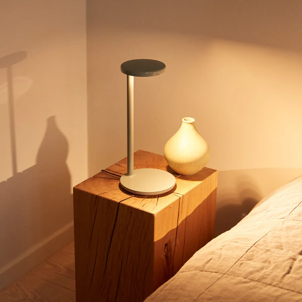 New Oblique Qi LED Tischleuchte Gadgets & Technik|Hotellerie