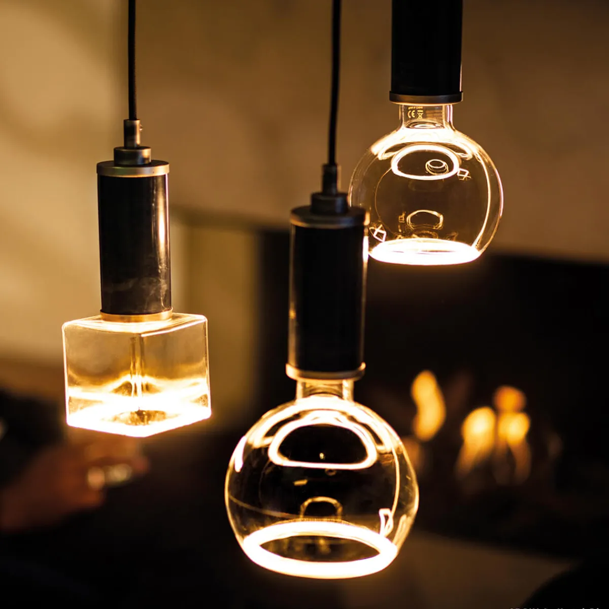 Clearance LED Floating Cube klar E27, 4,5 W, 2200 K, dimmbar E27|Dekorative Leuchtmittel