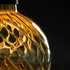 Outlet LED Floating Globe 150 twisted smokey grau E27, 6 W, 1900 K, dimmbar E27|Dekorative Leuchtmittel