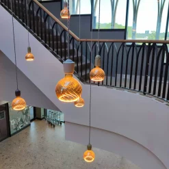 Outlet LED Floating Globe 150 twisted smokey grau E27, 6 W, 1900 K, dimmbar E27|Dekorative Leuchtmittel