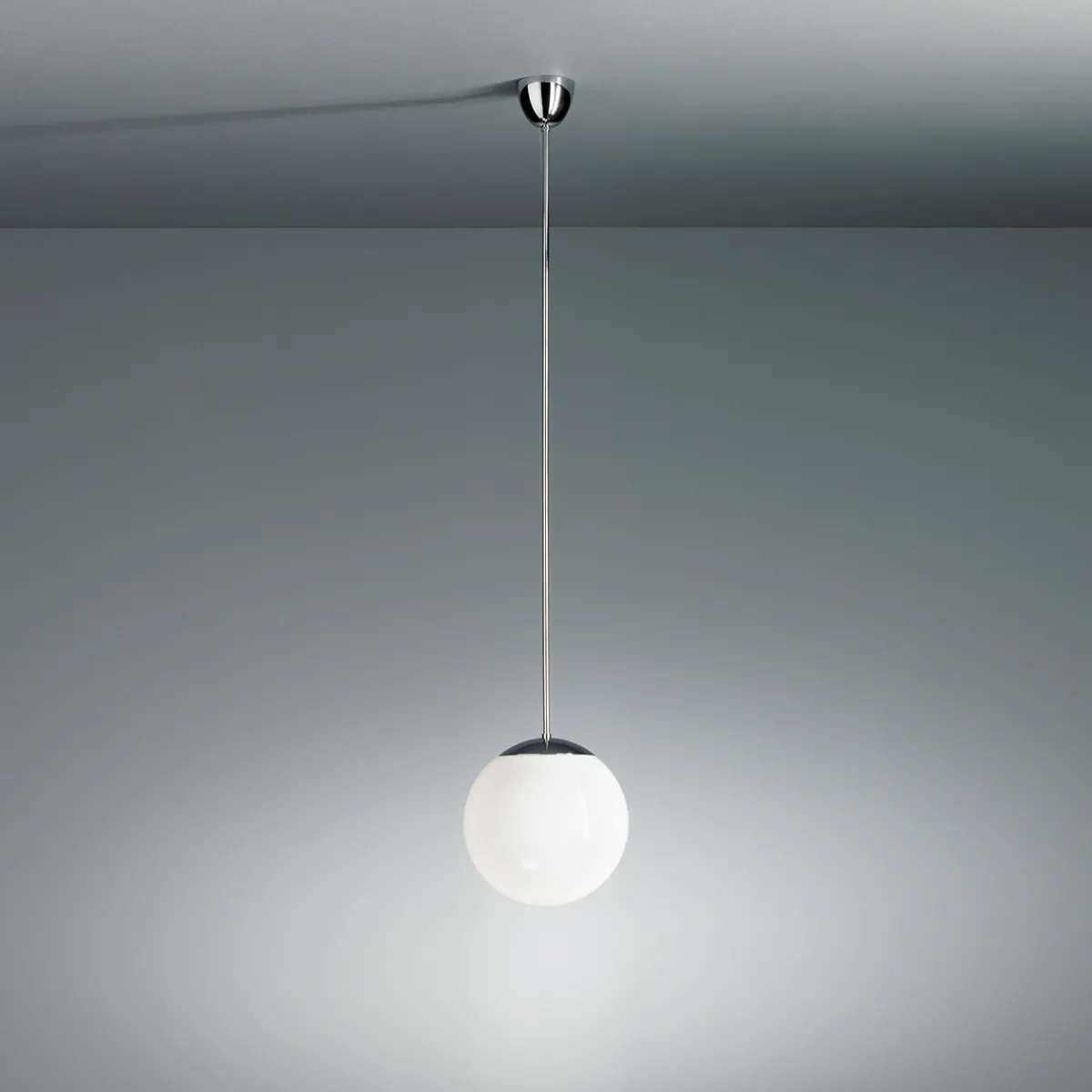 Sale HL 99 Pendelleuchte mit Opalkugel Pendelleuchten