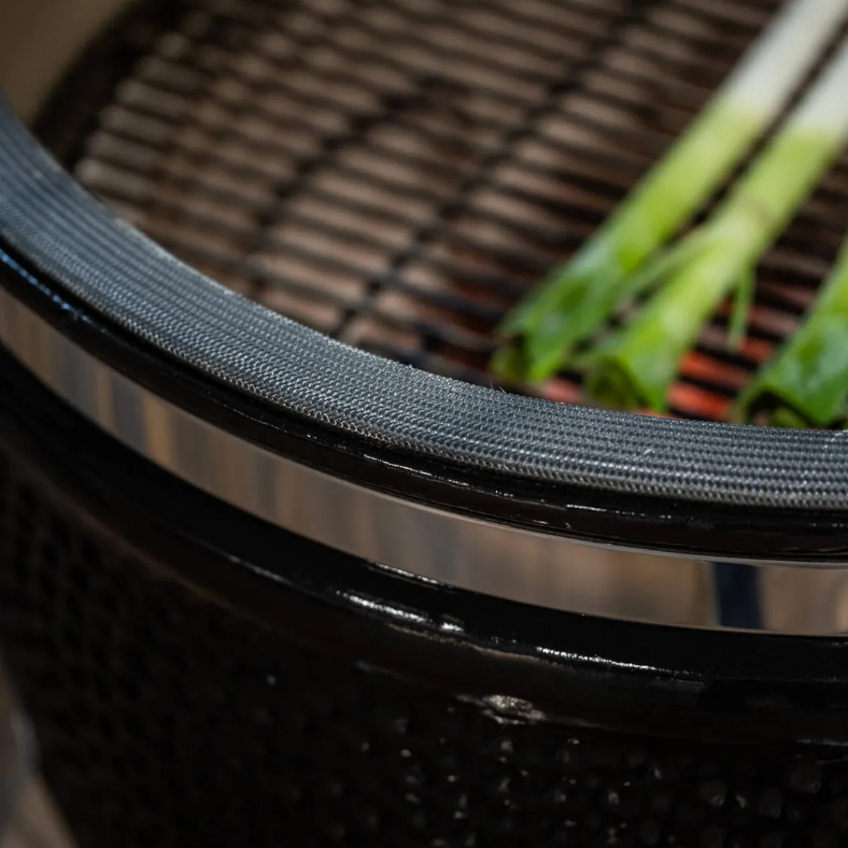 New Kamado Grill inkl. Ständer, Seitentischen & Pro Set Grills & Pizzaöfen