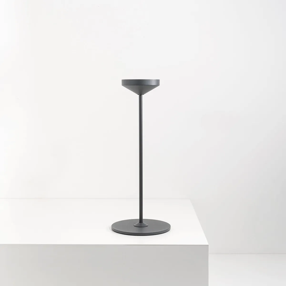 Sale Pina Ständer mit Basis und Erdspieß Montagezubehör|Leuchtenzubehör